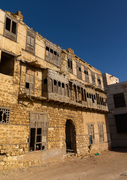 Historic dilapidated house with wooden mashrabiyas, Al Madinah Province, Yanbu, Saudi Arabia