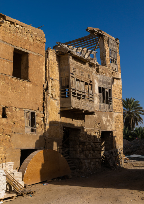 Historic dilapidated house with wooden mashrabiyas, Al Madinah Province, Yanbu, Saudi Arabia