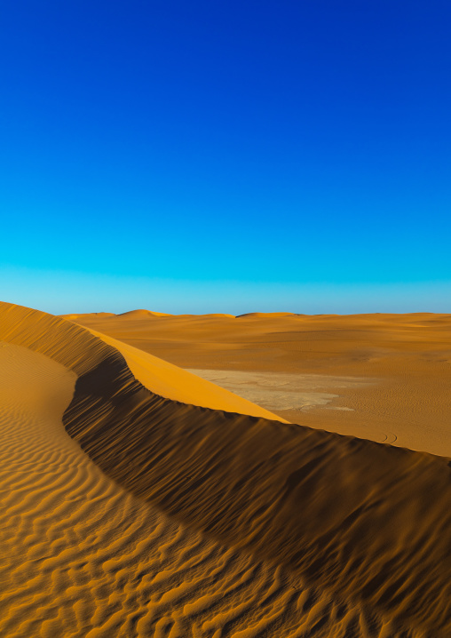 Sand dunes in the Rub' al Khali empty quarter desert, Najran province, Khubash, Saudi Arabia