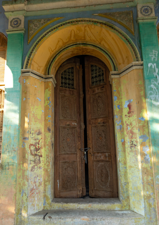 Kaki house door, Mecca province, Taïf, Saudi Arabia