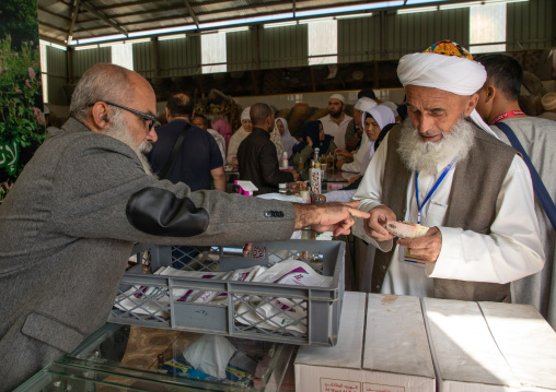 Group of indonesian pilgrims back from hajj buying souvenirs in a rose factory, Mecca province, Taïf, Saudi Arabia