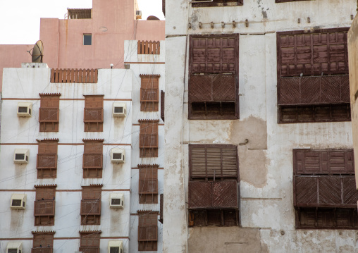Old house with wooden mashrabiya in al-Balad quarter, Mecca province, Jeddah, Saudi Arabia