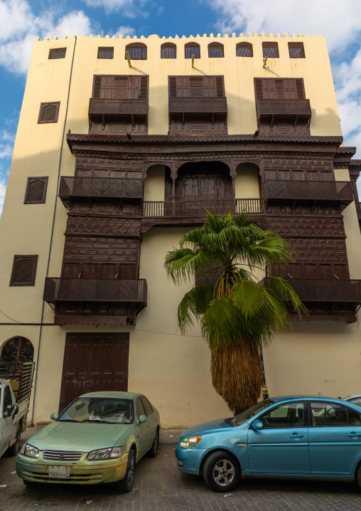 Old house with wooden mashrabiya in al-Balad quarter, Mecca province, Jeddah, Saudi Arabia
