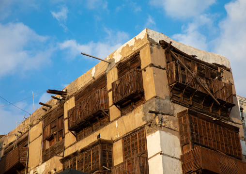Old house with wooden mashrabiya in al-Balad quarter, Mecca province, Jeddah, Saudi Arabia