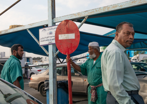 Bengali workers in the fish market, Mecca province, Jeddah, Saudi Arabia