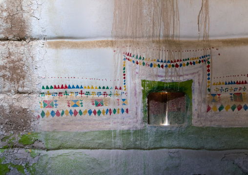 Al-qatt al-asiri traditionally female interior window decoration in an abandonned house, Asir province, Sarat Abidah, Saudi Arabia