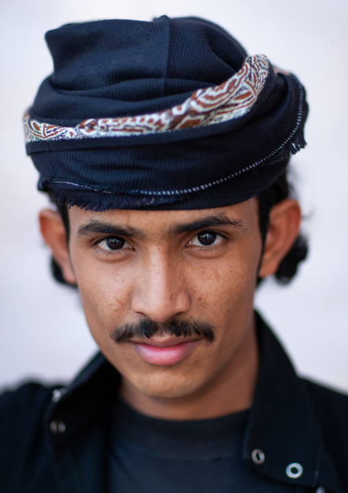 Portrait of an asiri man, Asir province, Al Farsha, Saudi Arabia