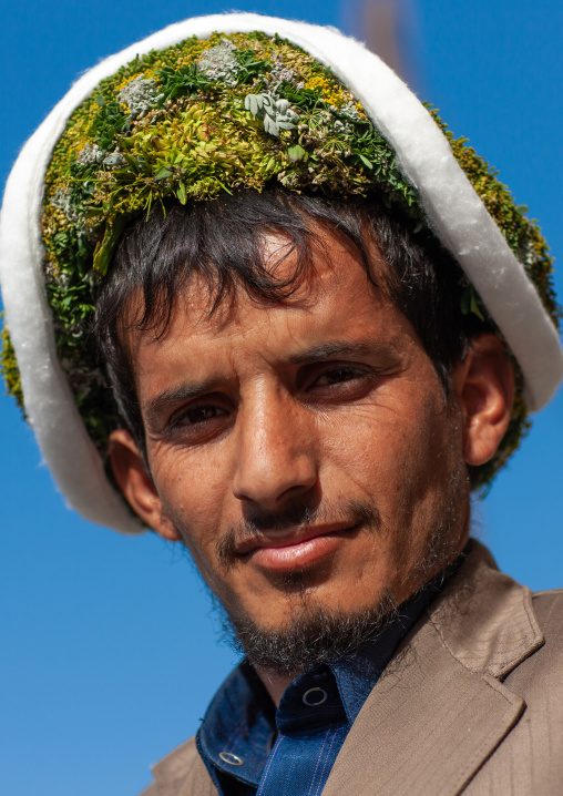 Portrait of an asiri flower man, Asir province, Al Farsha, Saudi Arabia