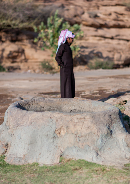 Saudi man in bir hima, Najran Province, Najran, Saudi Arabia