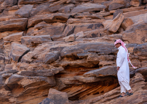 Saudi man in bir hima, Najran Province, Najran, Saudi Arabia