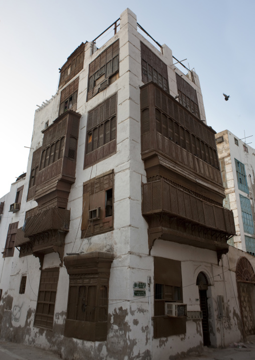 Old house with wooden mashrabiya in al-Balad quarter, Mecca province, Jeddah, Saudi Arabia