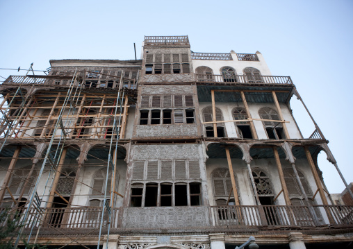 Old house with wooden mashrabiya in al-Balad quarter, Mecca province, Jeddah, Saudi Arabia