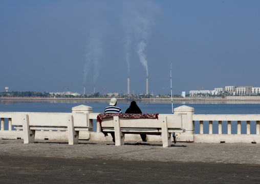 Couple on the corniche, Mecca province, Jeddah, Saudi Arabia