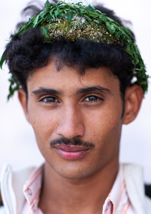 Portrait of an asiri flower man, Asir province, Al Farsha, Saudi Arabia