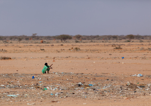 Somali woman collecting rubbishes to sell, Togdheer region, Burao, Somaliland