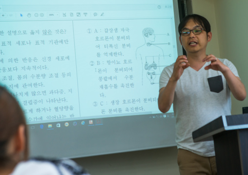 Teatcher in yeo-mung school welcoming north korean teen defectors, National capital area, Seoul, South korea