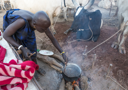 Mundari tribe woman roasting coffee in a cattle camp, Central Equatoria, Terekeka, South Sudan