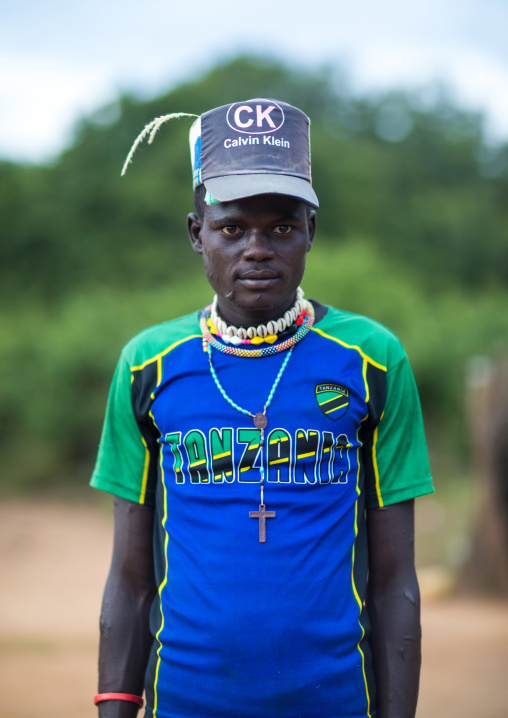 Larim tribe boy with a fashionnable look, Boya Mountains, Imatong, South Sudan