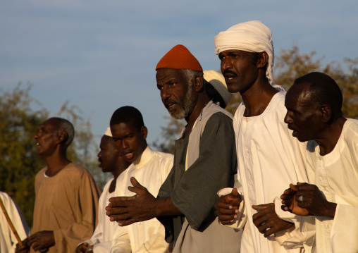 People chanting during the friday sufi celebration at sheikh Hamad el Nil tomb, Khartoum State, Omdurman, Sudan