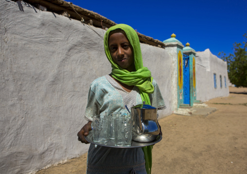 Sudan, Northern Province, Gunfal, nubian girl offering tea to visitors