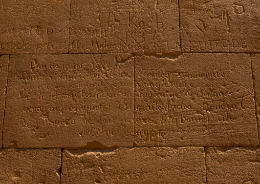 Sudan, Nubia, Naga, explorator carving
