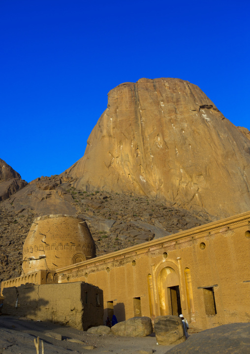 Sudan, Kassala State, Kassala, khatmiyah mosque at the base of the taka mountains