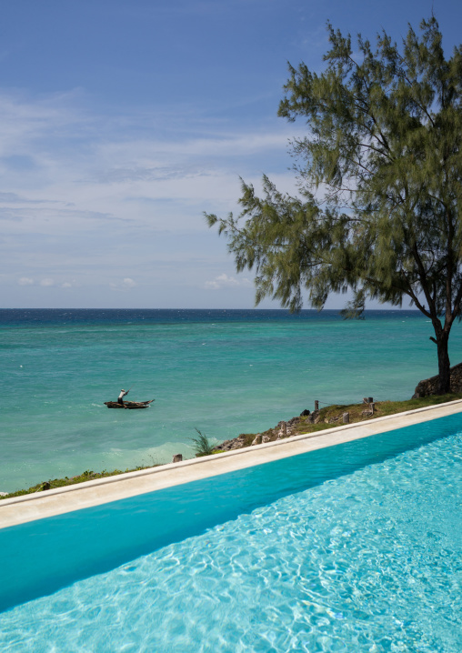 Tanzania, Zanzibar, Matemwe, swimming pool at the sunshine hotel