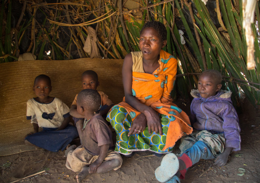 Tanzania, Serengeti Plateau, Lake Eyasi, hadzabe tribe mother and her children inside their hut
