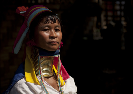 Long neck woman in ban mai nai soi, Thailand