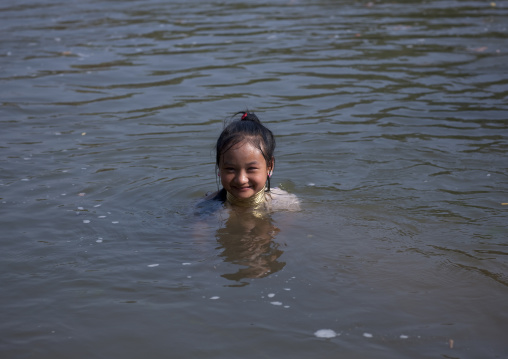 Long neck bath in river in nam peang din village, North thailand