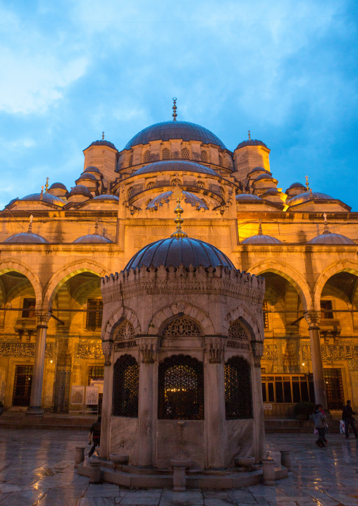 Fontain at yard of new mosque Yeni Camii, Marmara Region, istanbul, Turkey