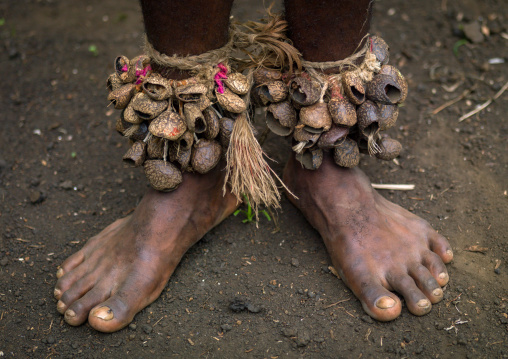 Tribesman with dried seeds on the feet during the palm tree dance of the Small Nambas tribe, Malekula island, Gortiengser, Vanuatu