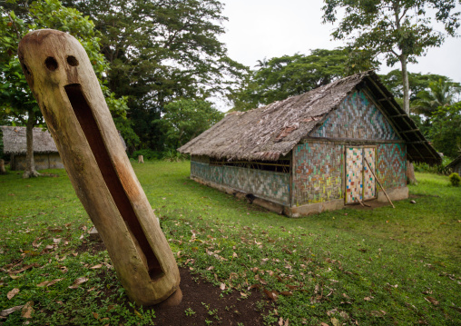 A slit drum in front of a traditional meeting place called a nakamal, Malampa Province, Malekula Island, Vanuatu