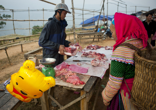Flower hmong woman buying meat in sapa market, Vietnam