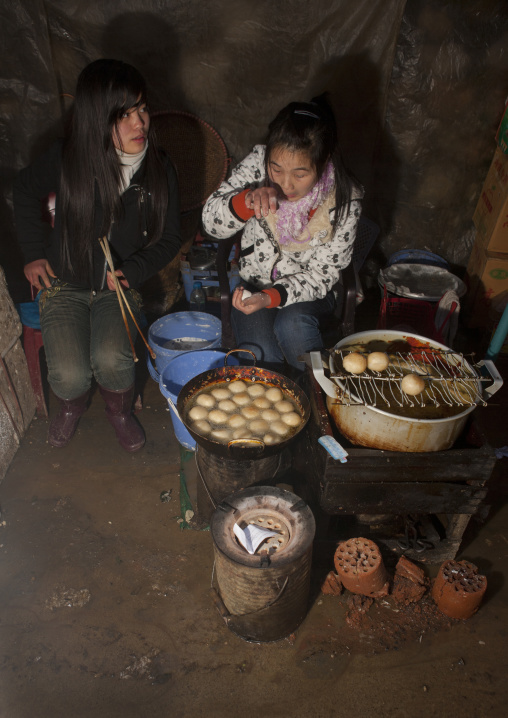 Black hmong girls cooking, Sapa, Vietnam