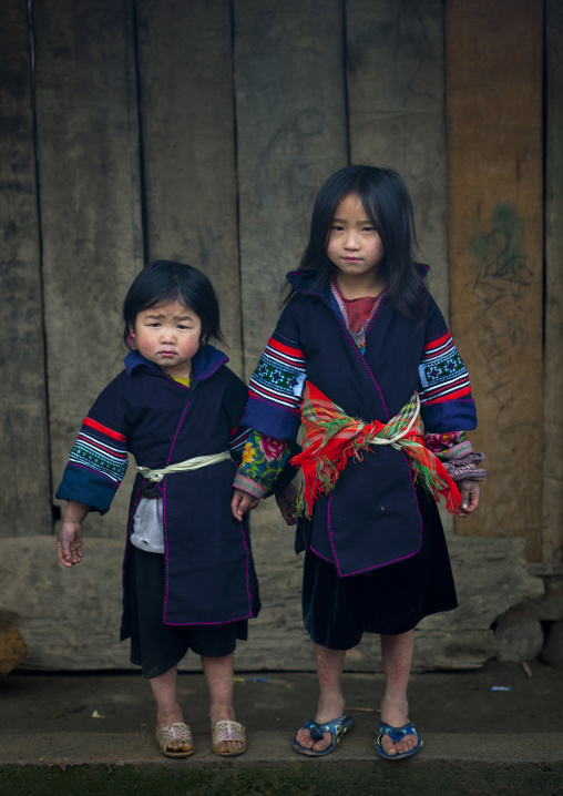 Young black hmong girls in traditional dress, Sapa, Vietnam