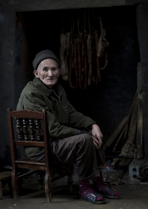 Old giay man sitting, Sapa, Vietnam