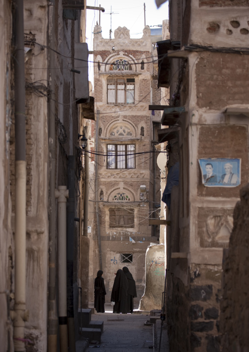 Narrow Street In Sanaa Old Town, Yemen