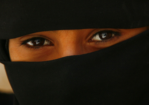 Smily Eyes A Fully Veiled Girl, Amran, Yemen