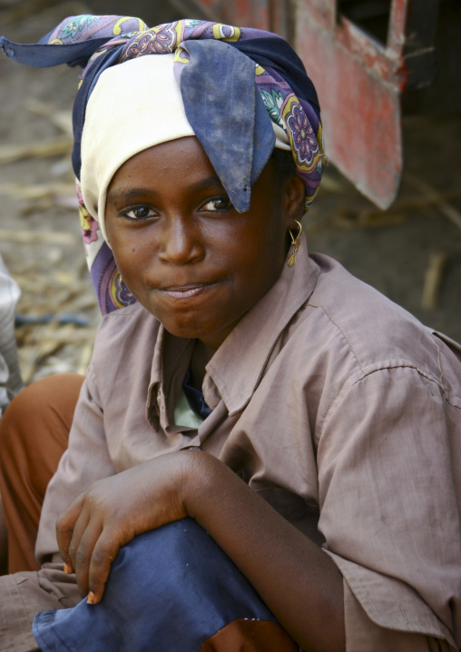 Yemeni Girl Wearing Beautiful Headscarf And Kohl, Yemen