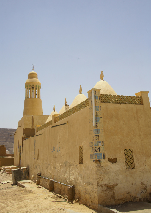 Mosque and minaret, Hadhramaut, Wadi Doan, Yemen