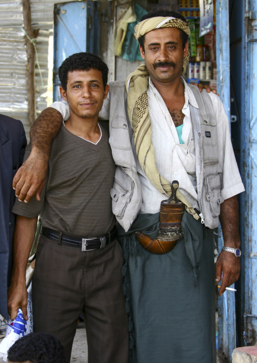 Yemeni men with jambiya, Taiz Governorate, Mokha, Yemen