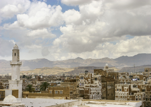 Mosque in the middle of traditional houses in the old city, Amanat Al-Asemah, Sanaa, Yemen