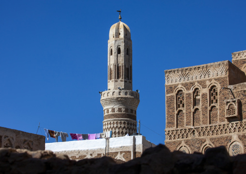 Mosque in the middle of traditional houses in the old city, Amanat Al-Asemah, Sanaa, Yemen