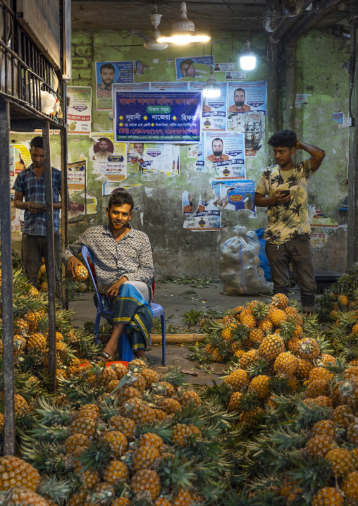 Pinepapples for sale at Kawran Bazar fruits morning market, Dhaka Division, Dhaka, Bangladesh