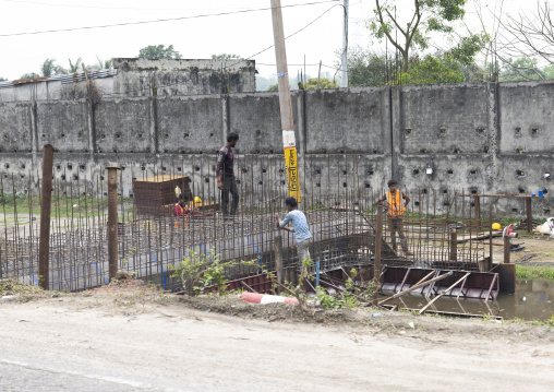 Bangladeshi workers repairing the road, Sylhet Division, Madhabpur, Bangladesh