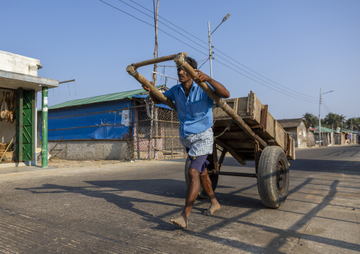 A male bangladeshi worker pulls a cart, Chittagong Division, Cox's Bazar Sadar, Bangladesh
