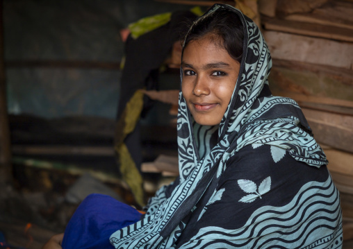 Gyspy teenage girl portrait, Chittagong Division, Bijoynagar, Bangladesh