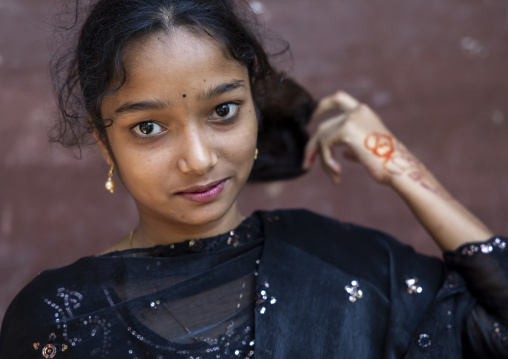 Portrait of an hindu girl in Kantajew hindu Temple, Rangpur Division, Dinajpur, Bangladesh