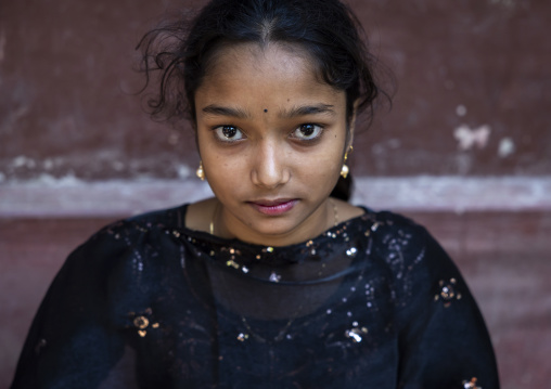 Portrait of an hindu girl in Kantajew hindu Temple, Rangpur Division, Dinajpur, Bangladesh